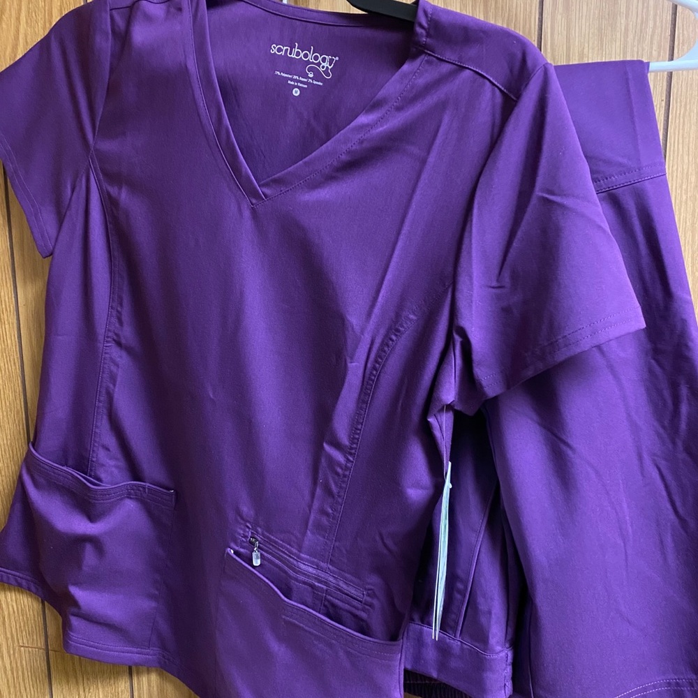 Women’s Medium Scrubology Scrub set